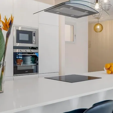 Stylish Sea View In Playas Del Duque