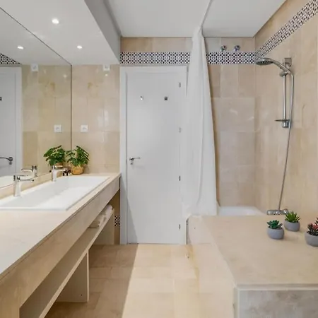 Stylish Sea View In Playas Del Duque *