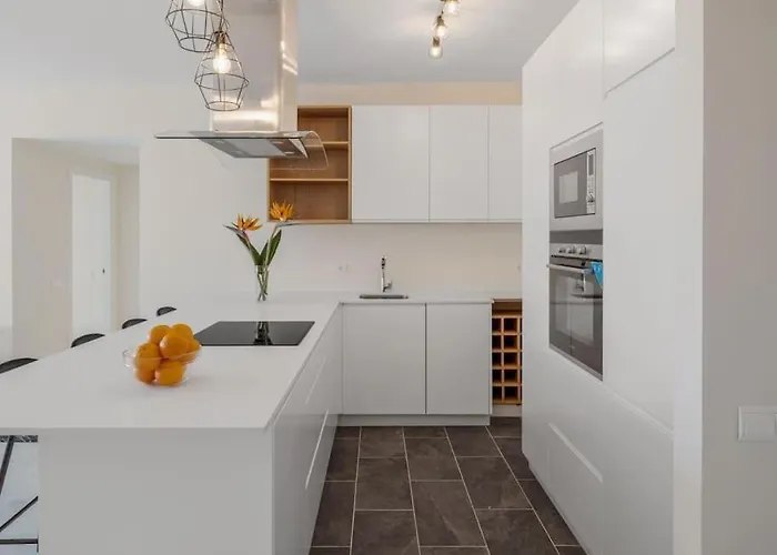 Stylish Sea View In Playas Del Duque *