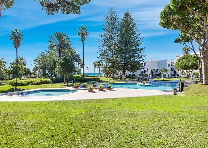 Stylish Sea View In Playas Del Duque *