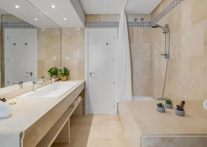 Stylish Sea View In Playas Del Duque *