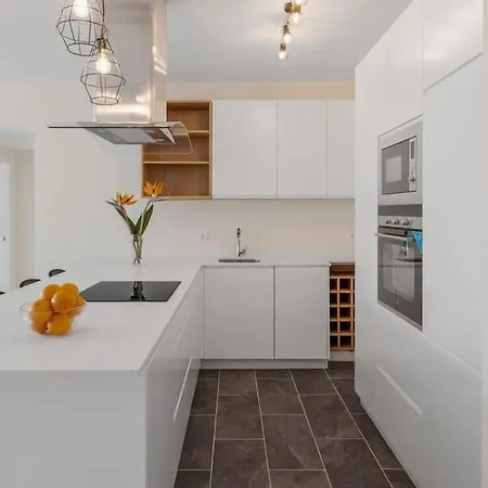 Stylish Sea View In Playas Del Duque *