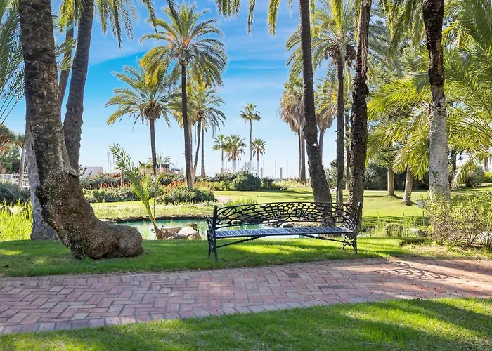 Апартаменти Stylish Sea View In Playas Del Duque Марбелья