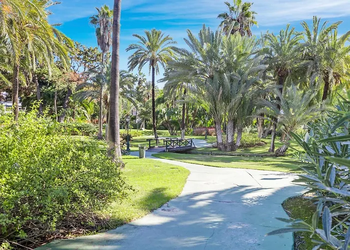 Stylish Sea View In Playas Del Duque Апартаменти